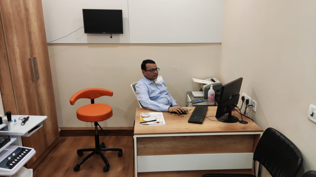 Cover photo of Dr Ashutosh Kumar Singh-Senior Consultant & Eye Surgeon Cataract,Squint & Oculoplasty Surgeon